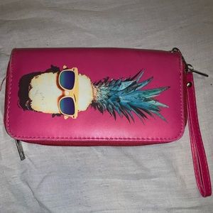 PurseN Getaway Wristlet Hot Pink pineapple purse